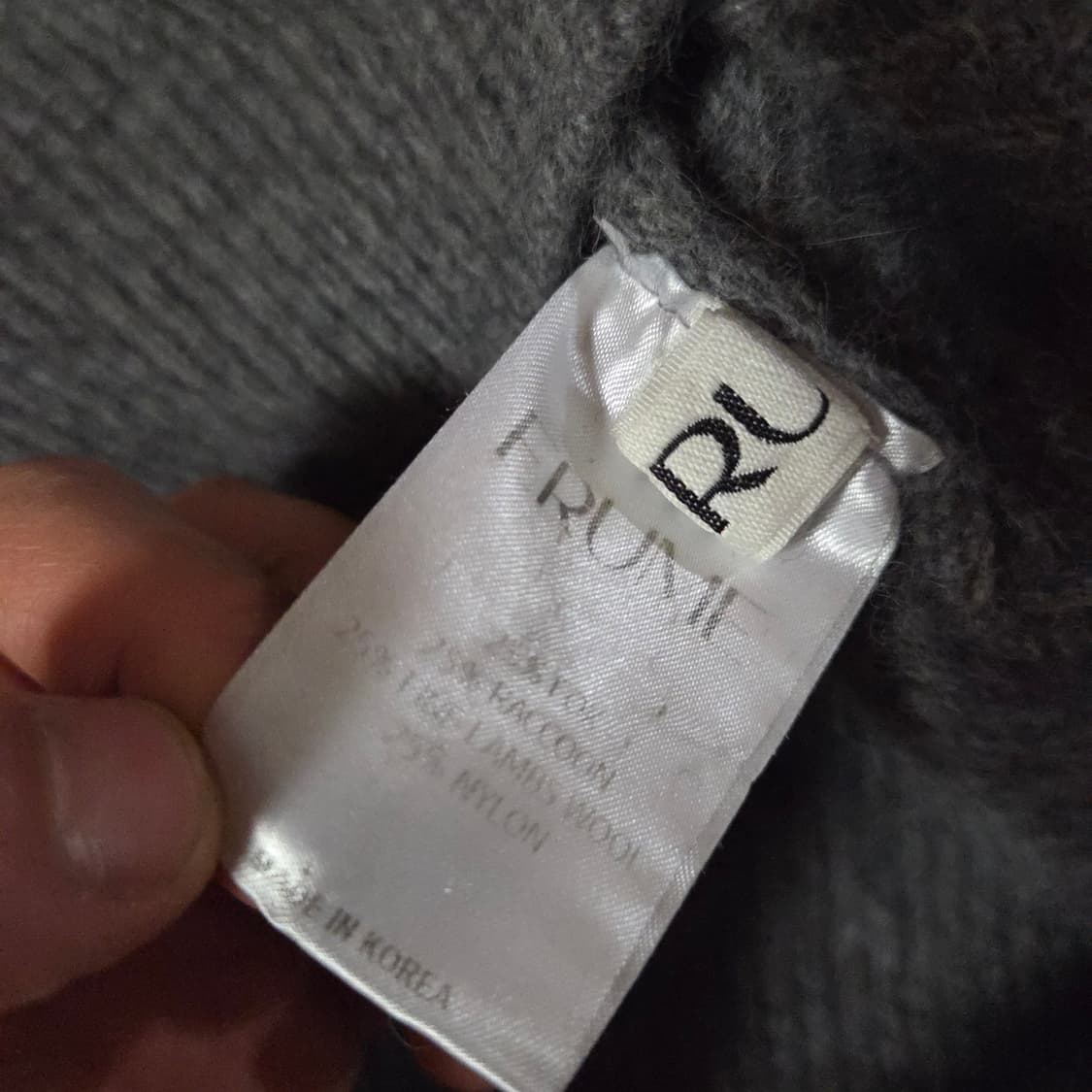 ERUME 이루미 폭스 라쿤 울 터틀넥 니트 스웨터 상품이미지5