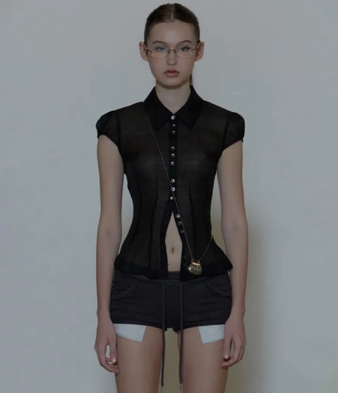 스컬프터 Sheer Pleated Hem Blouse Black 상품이미지1