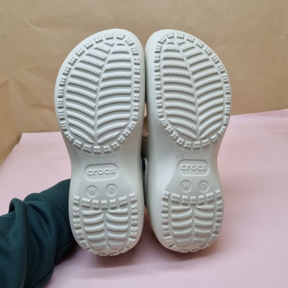 크록스 클래식 크러쉬 여성샌들 w7 240 굽5 상품이미지3