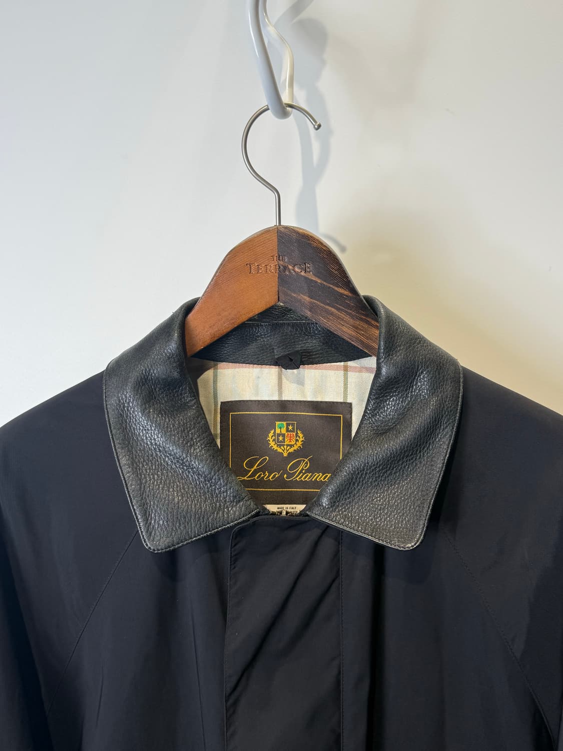 로로피아나 다크네이비 가죽 카라 자켓  상품이미지3
