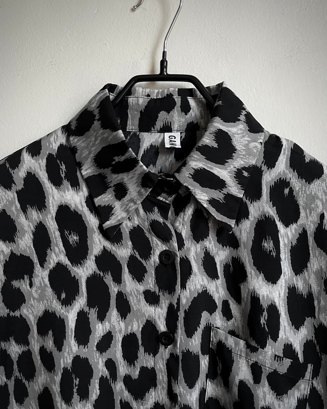 Gangwei Japan Gray Leopard Graphic Shirt 상품이미지4