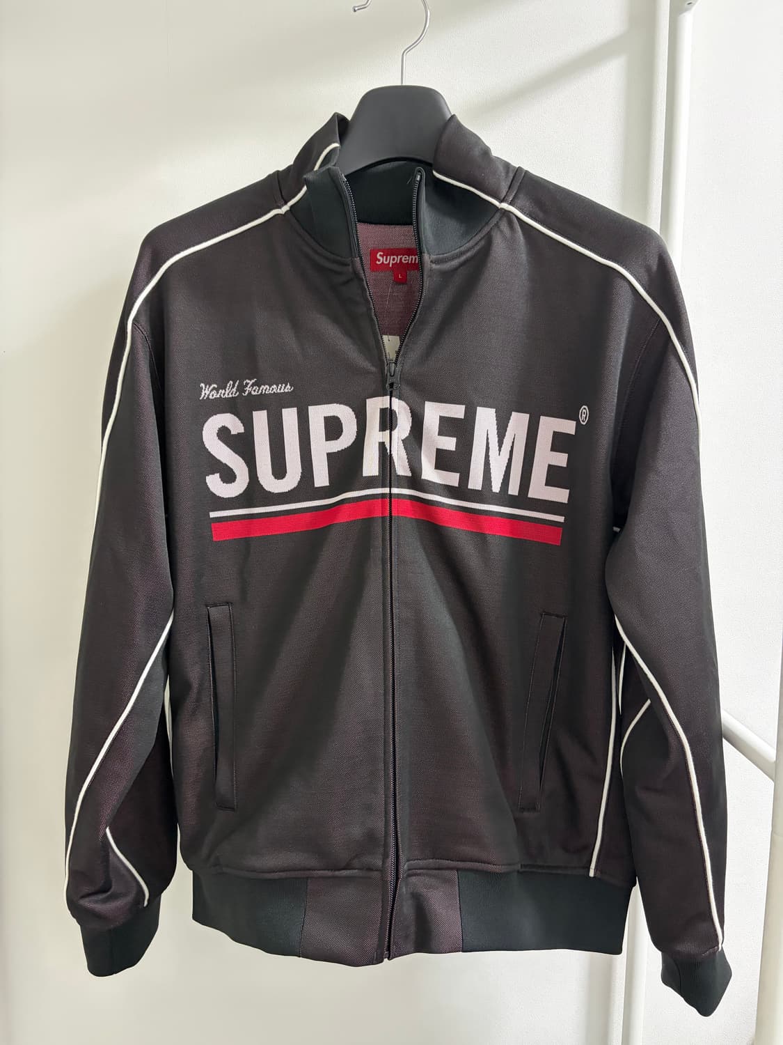 [L]슈프림 월드 페이머스 자카드 트랙 자켓 블랙 - 22FW 상품이미지2