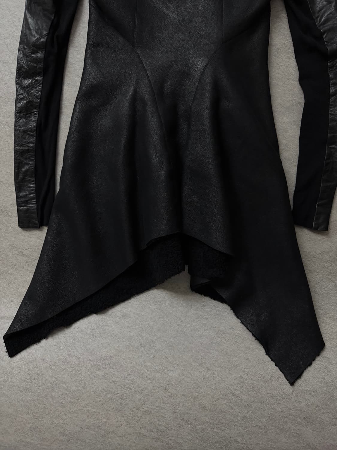 릭오웬스 램스킨 비대칭 롱무스탕 상품이미지9