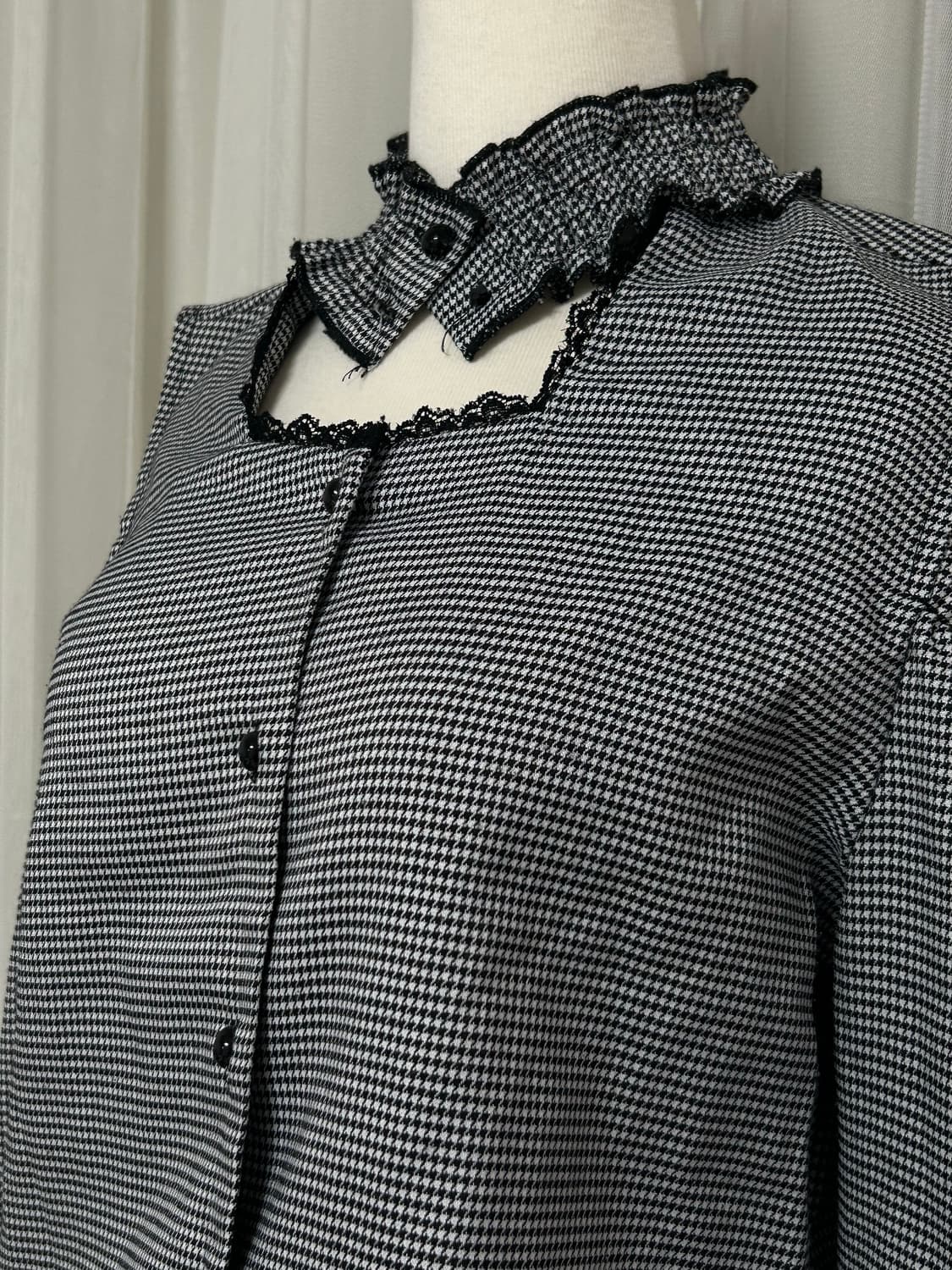 마즈 양산형 하운드투스 오프숄더 탑  상품이미지2