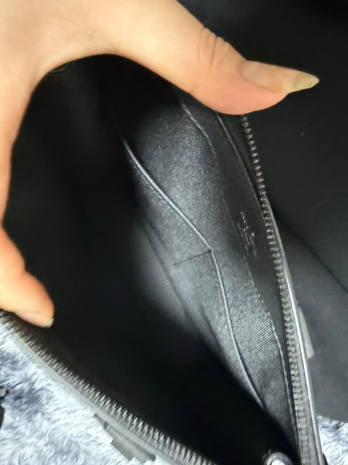 [새상품]루이비통 토뤼옹 레더 크로스 바디백 상품이미지7