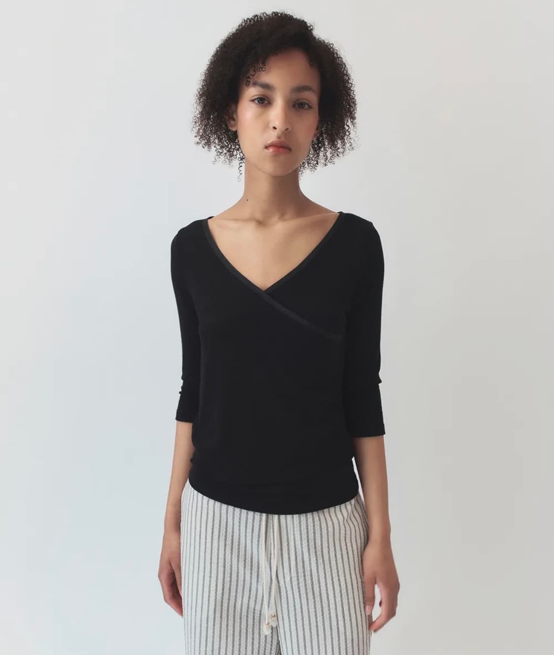 시메트릭퍼센트 V Wrap Half Sleeve Black  상품이미지1