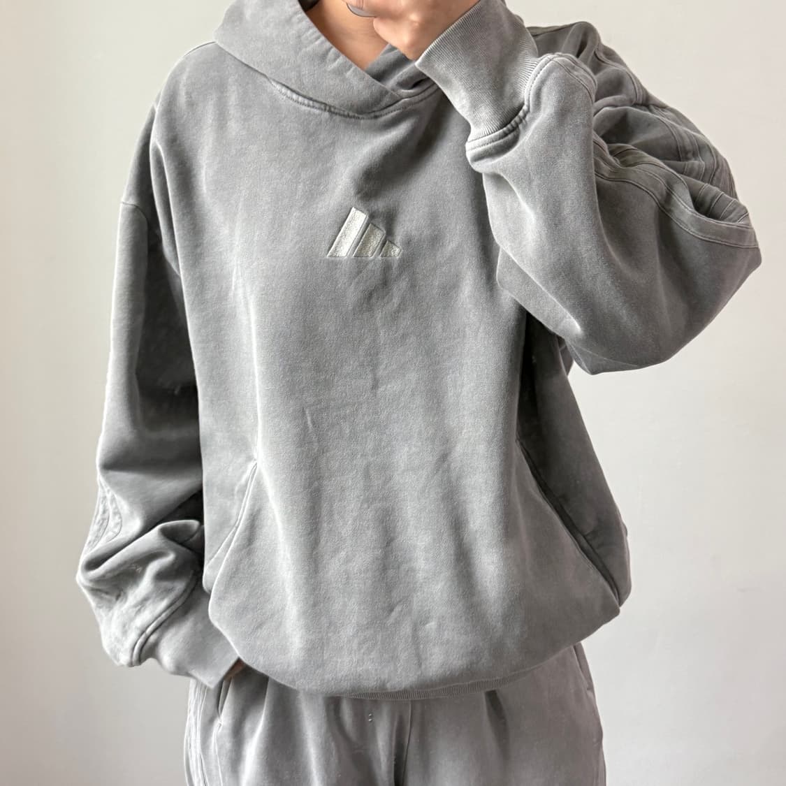 아디다스 그레이 후드티 트레이닝 셋업 상품이미지1