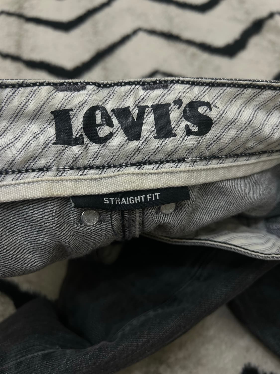 [34]리바이스 스트레이트핏 흑청 데님 팬츠 상품이미지4