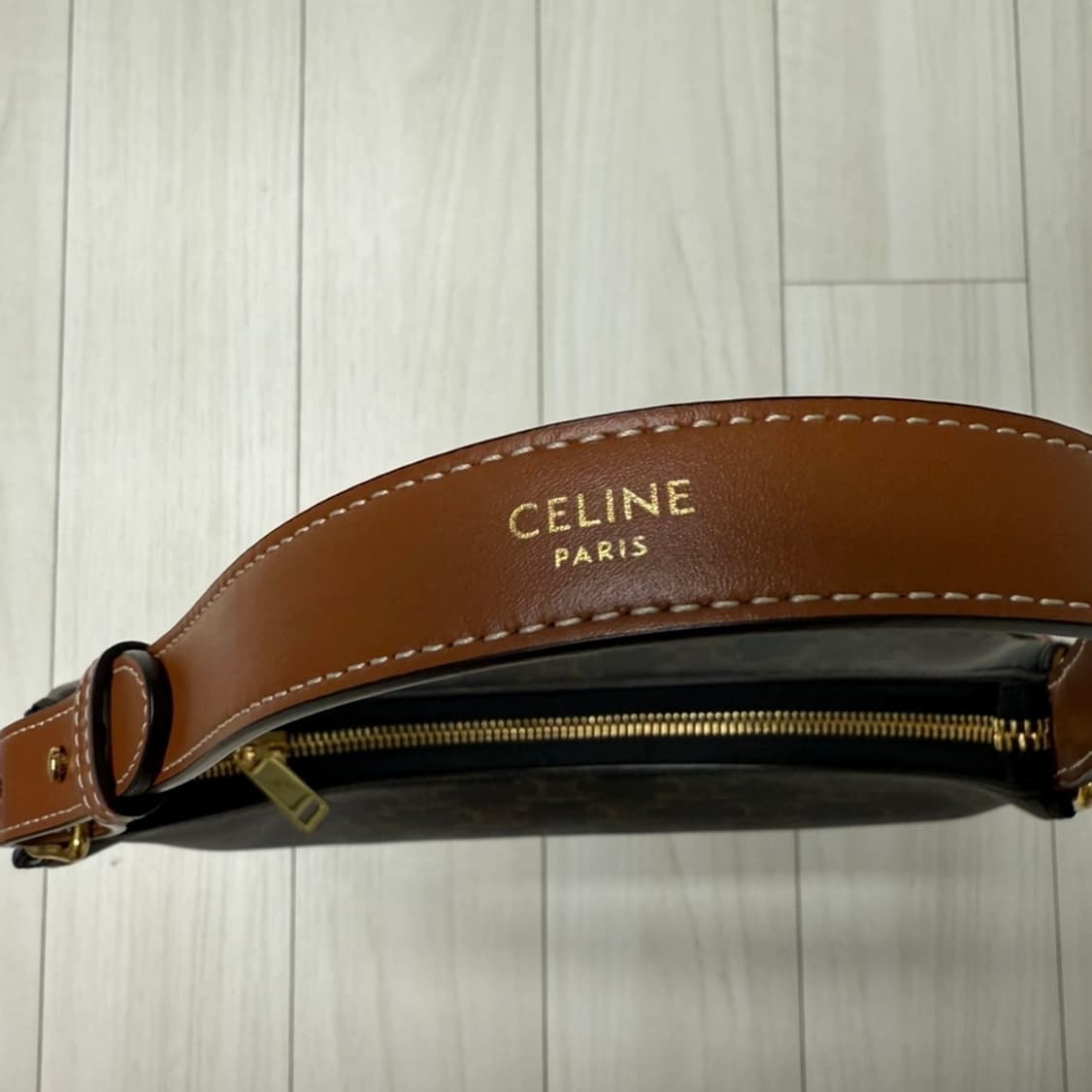 셀린느 아바백 미디움 탄 상품이미지3