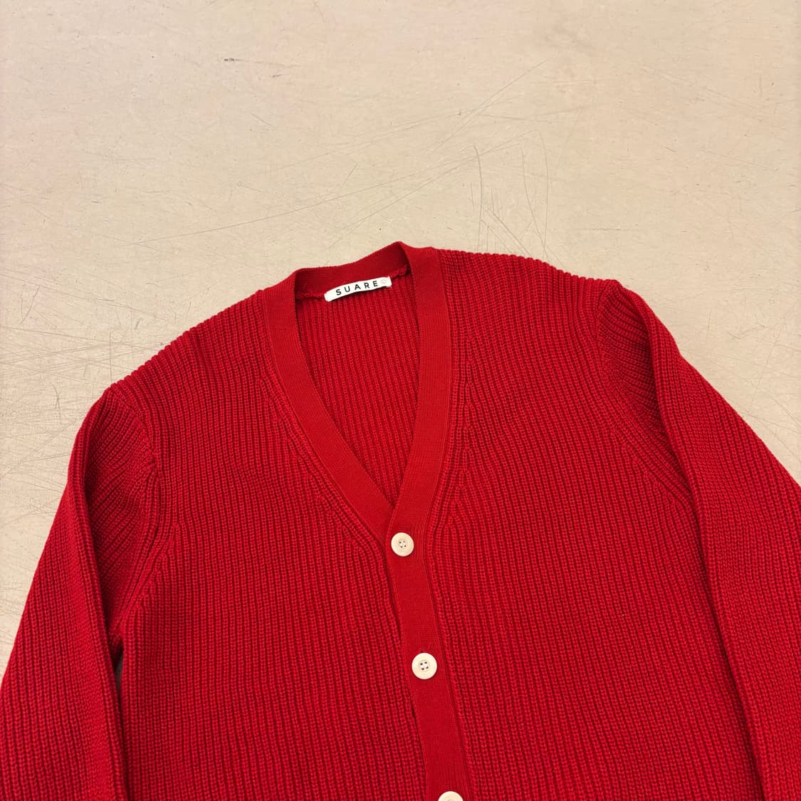 수아레 레드 브이넥 니트 가디건 상품이미지2
