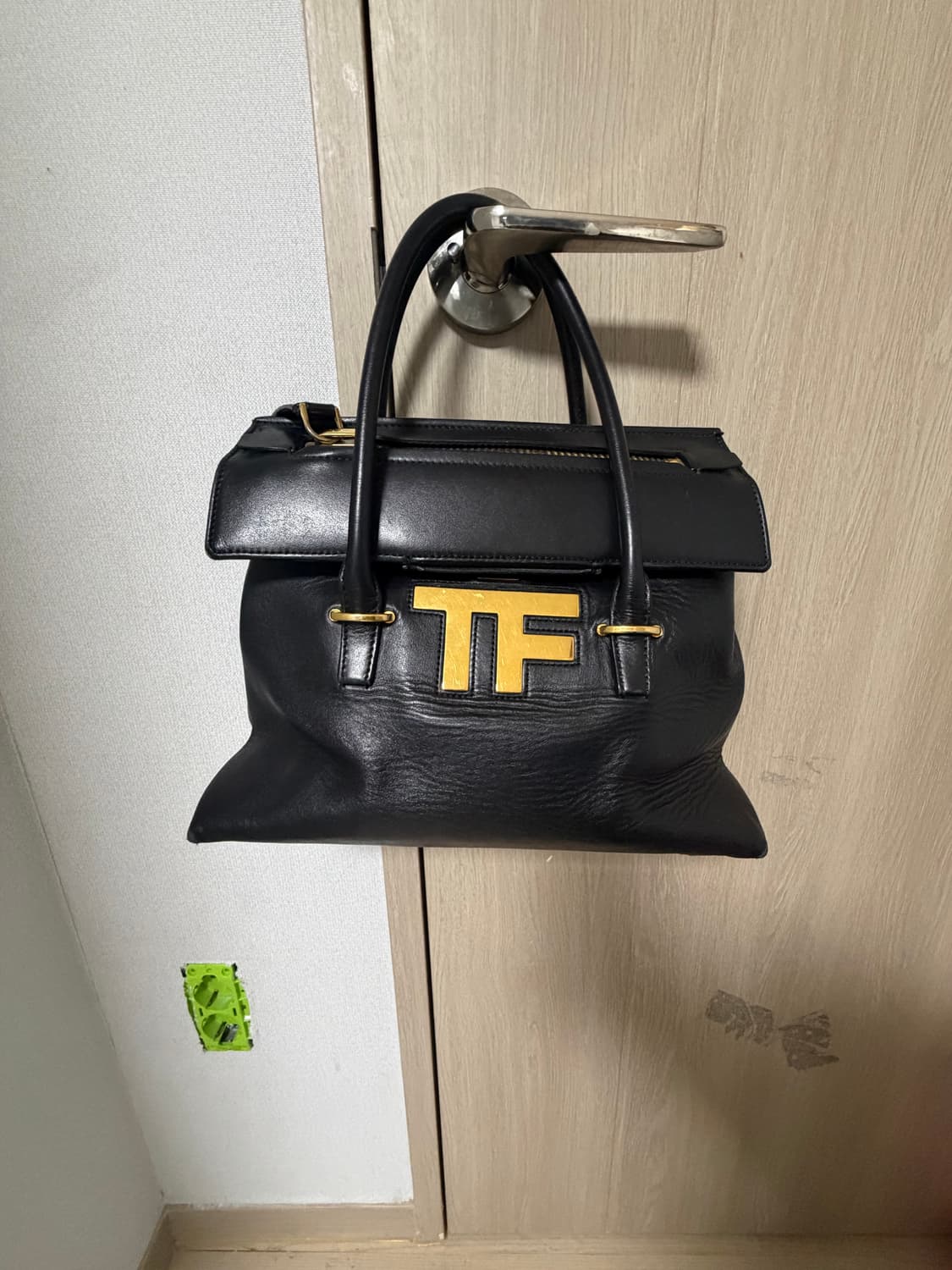 tomford 톰포드 블랙 레더 토트백 상품이미지1