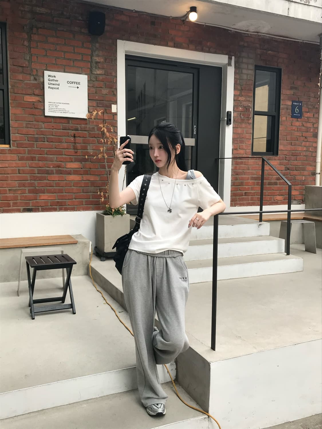 루프 스터드 원숄더 반팔티 상품이미지2