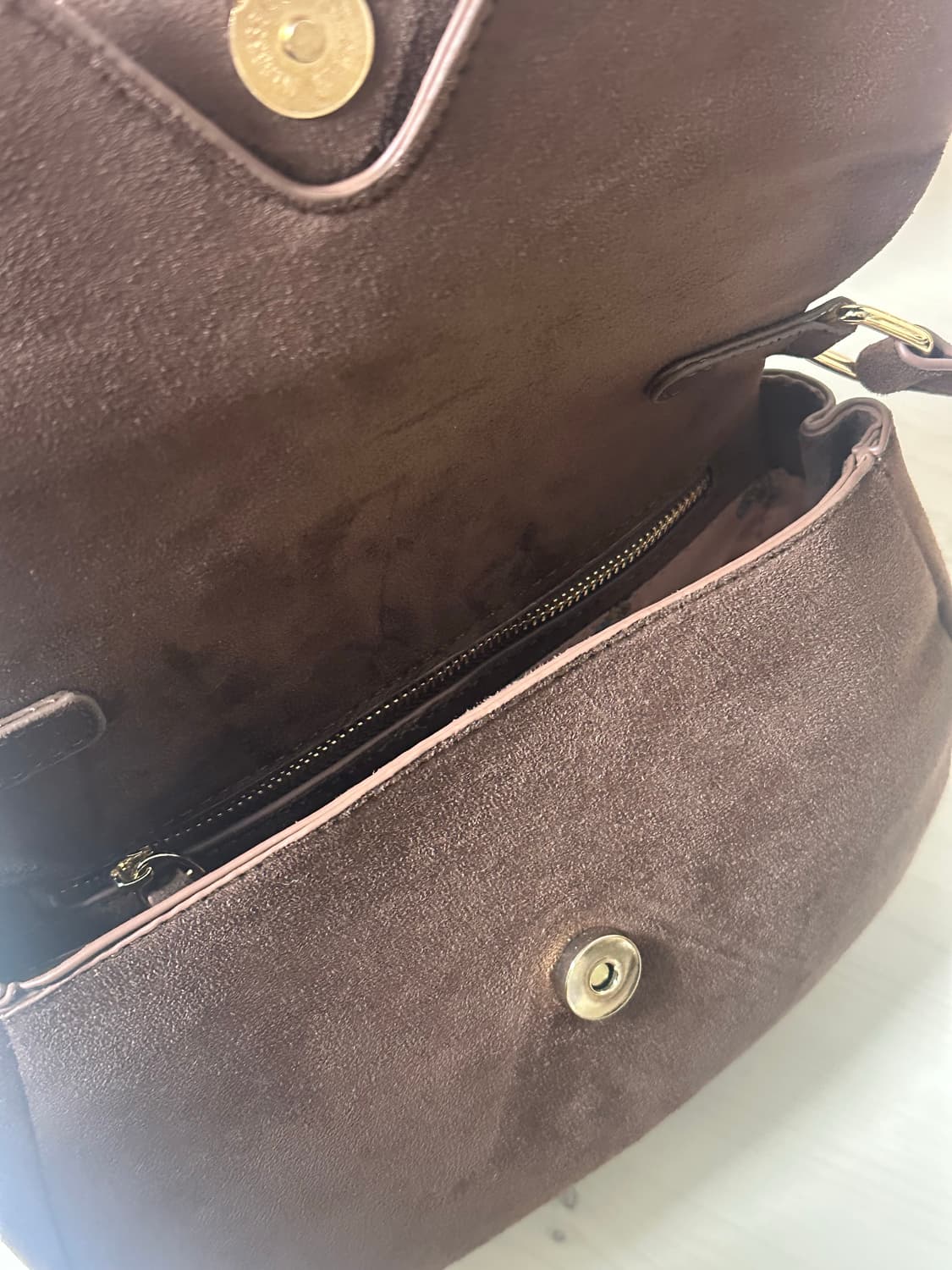 비비안웨스트우드 스웨이드백 브라운 상품이미지3