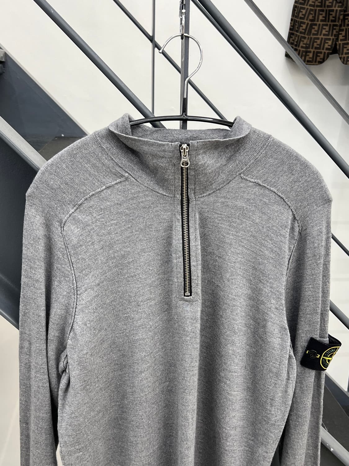 스톤아일랜드 와펜 차콜 울 하프집업 니트 상품이미지3