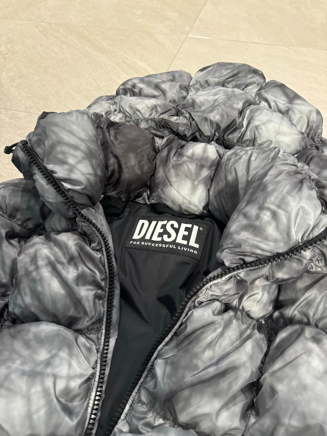 DIESEL 디젤 W-RALLE 스모크 립스탑 오버사이즈 패딩 L사이즈 상품이미지2