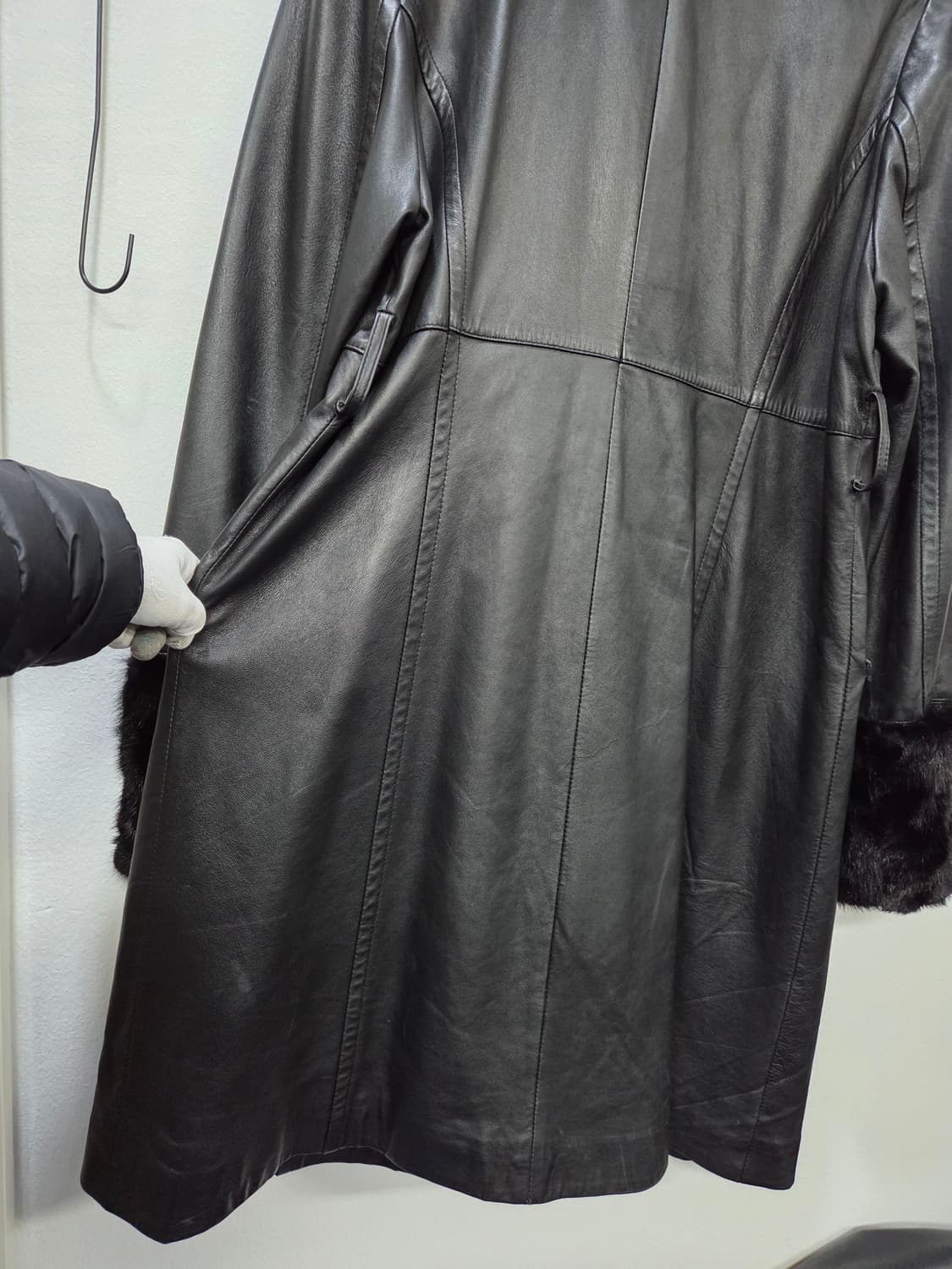 블랙 양가죽 롱코트  밍크퍼 카라 퍼 장식 상품이미지8