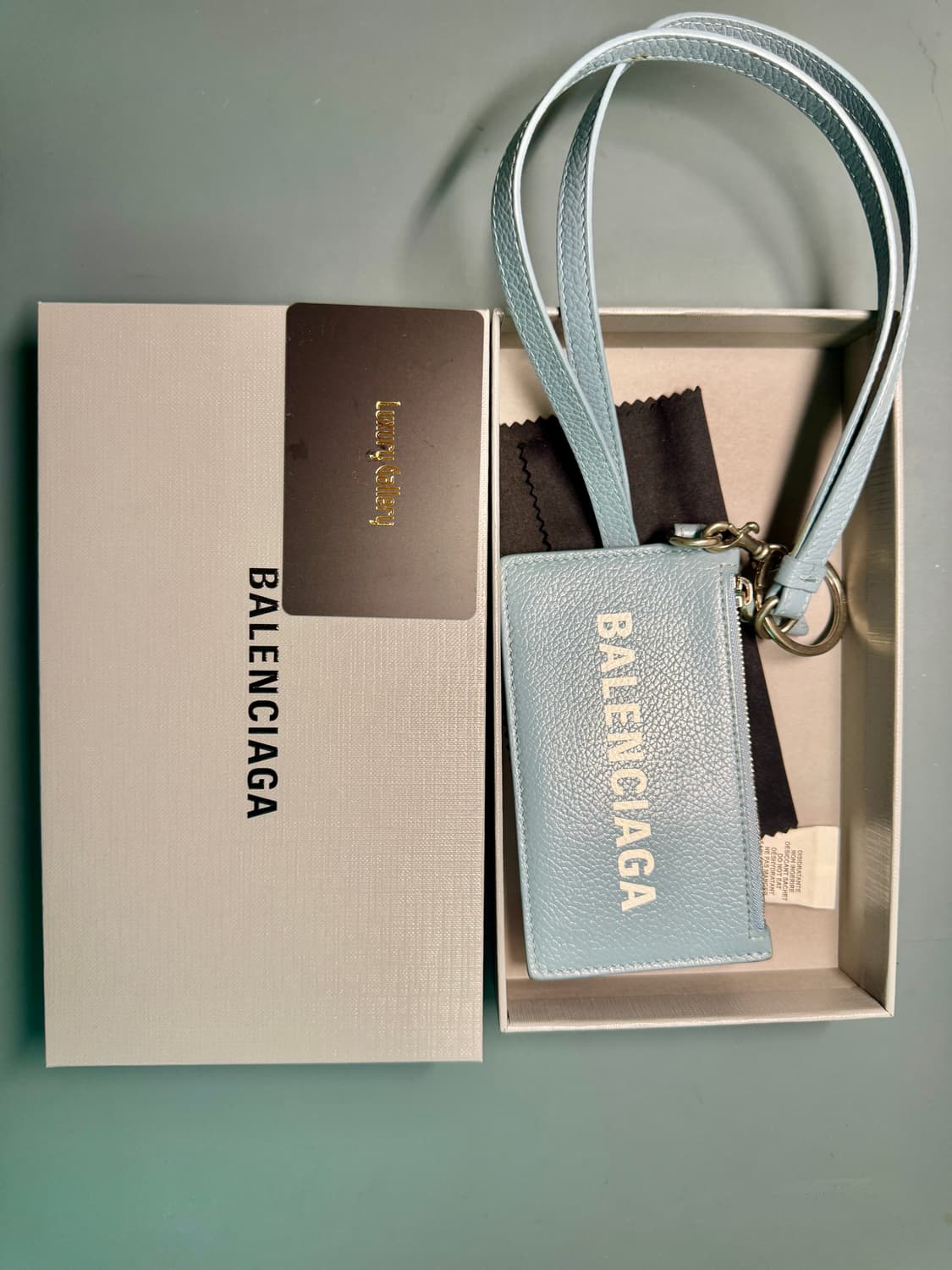 발렌시아가 카드홀더 넥스트랩 그레이 풀구성 상품이미지1