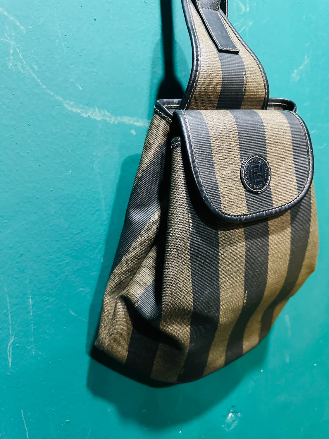 펜디 FF로고 페귄 슬링백 상품이미지4