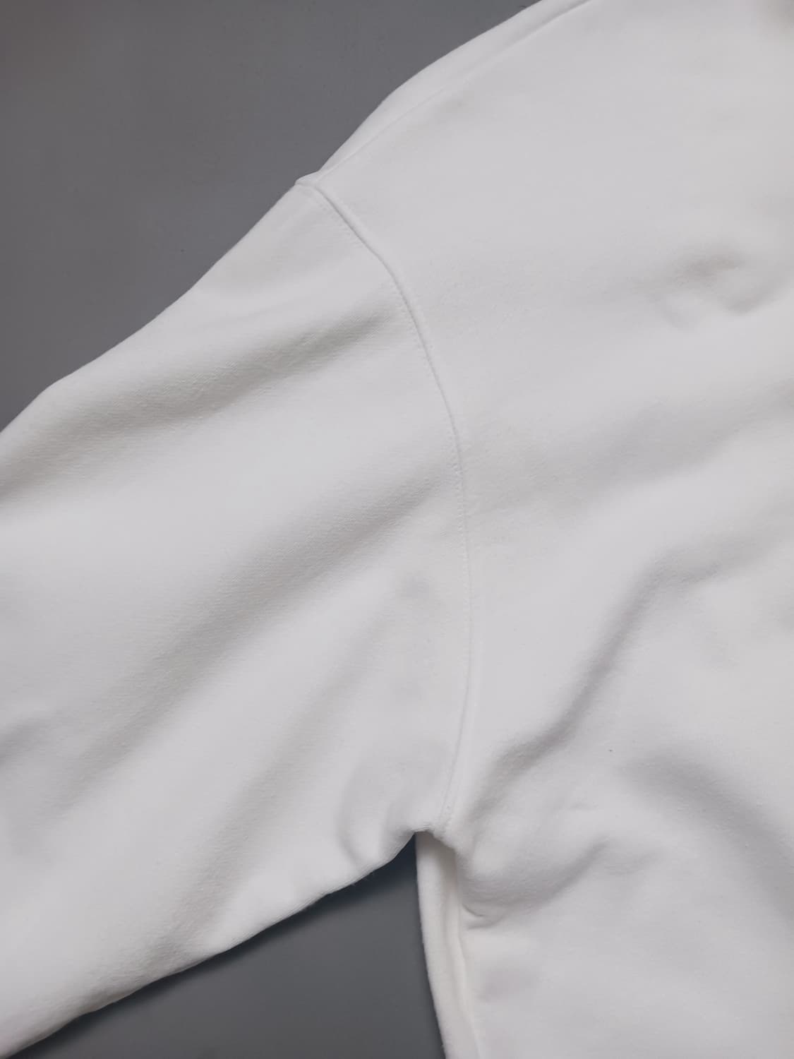 [프리] 오와이 화이트 로고지퍼 폴라 맨투맨 스웨트셔츠 OY 상품이미지4