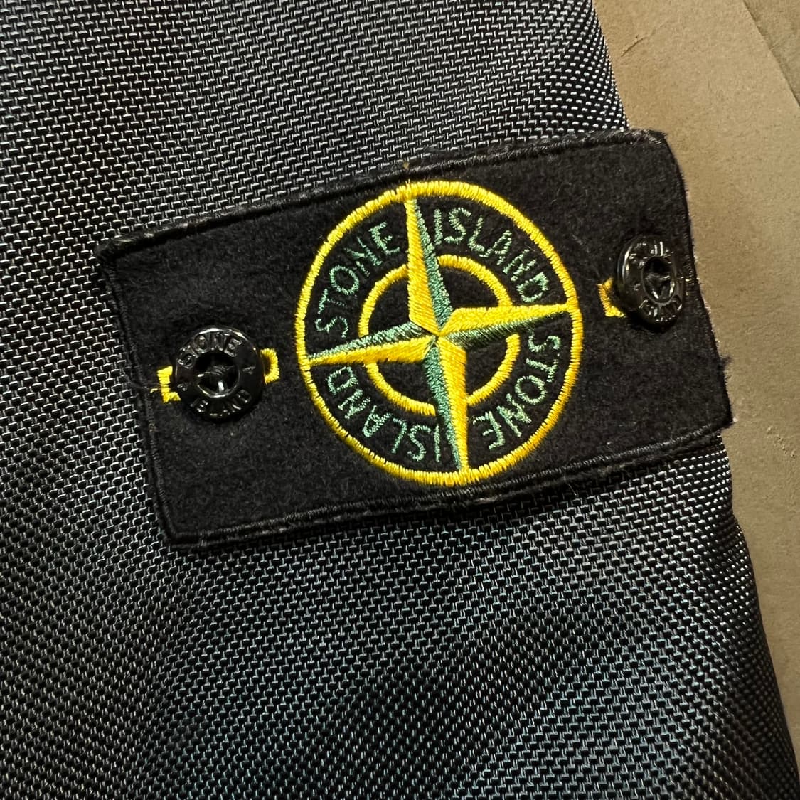 [L] STONE ISLAND 스톤 아일랜드 블랙 후드 봄버 자켓 상품이미지2