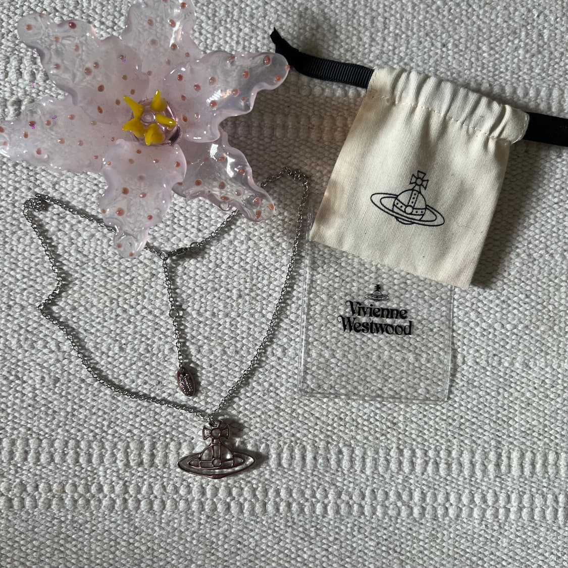 비비안웨스트우드 씬 라인 숏 플랫 오브 펜던트 네크리스 상품이미지2
