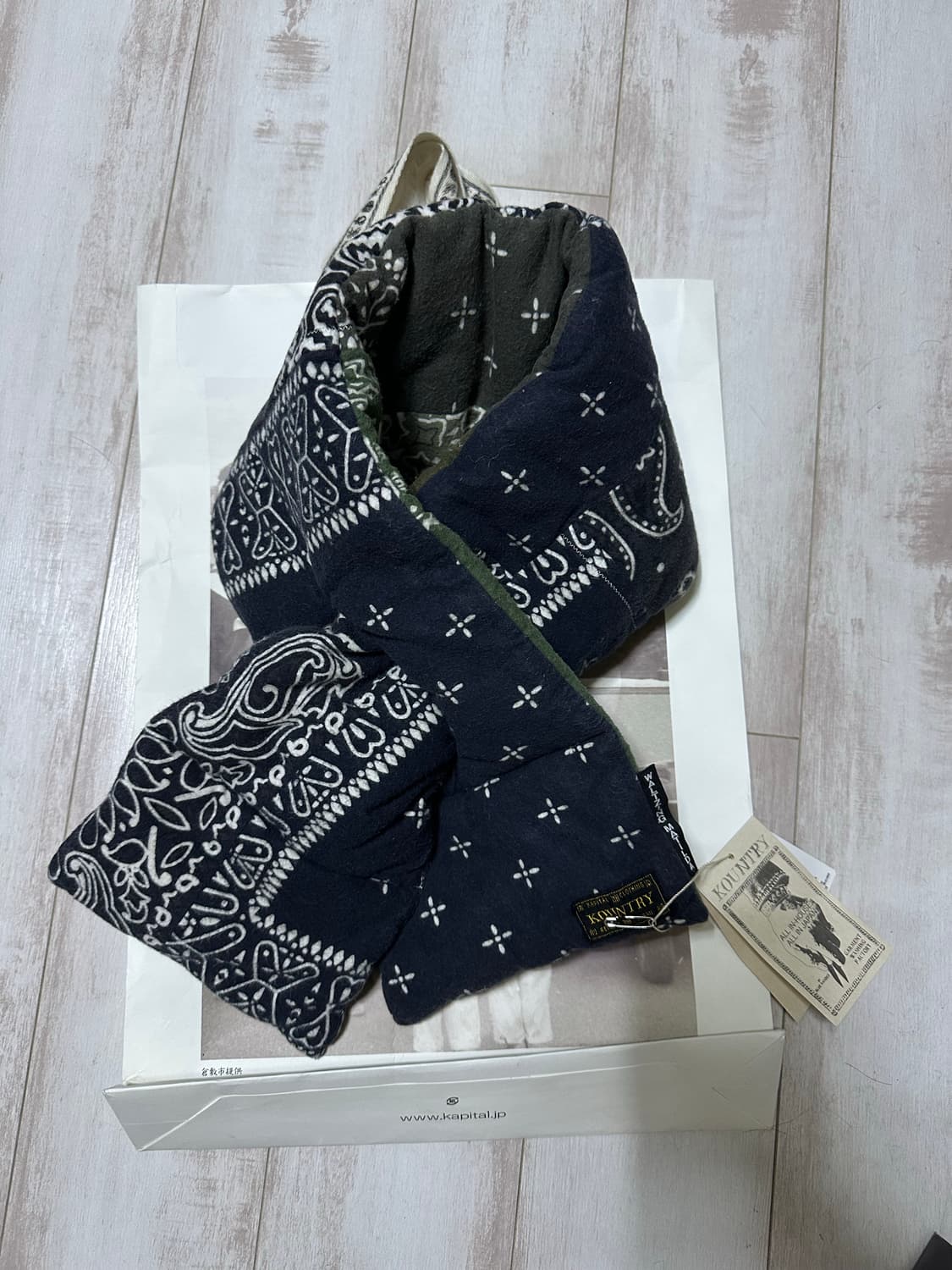 캐피탈 플란넬 반다나 패턴 리버시블 케사 머플러 블랙 카키 상품이미지1