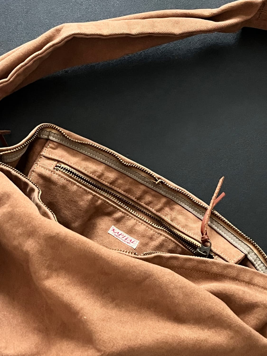 캐피탈 캔버스 스너프킨백 캬라멜 상품이미지3
