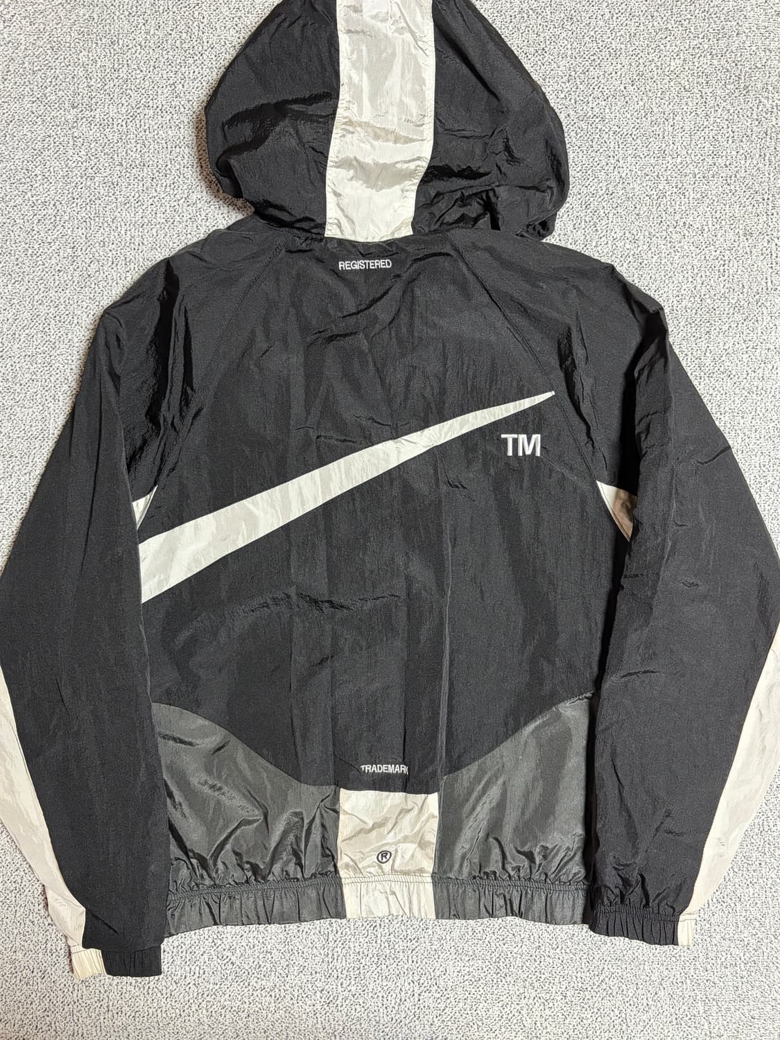 나이키 오버핏 바람막이 상품이미지1