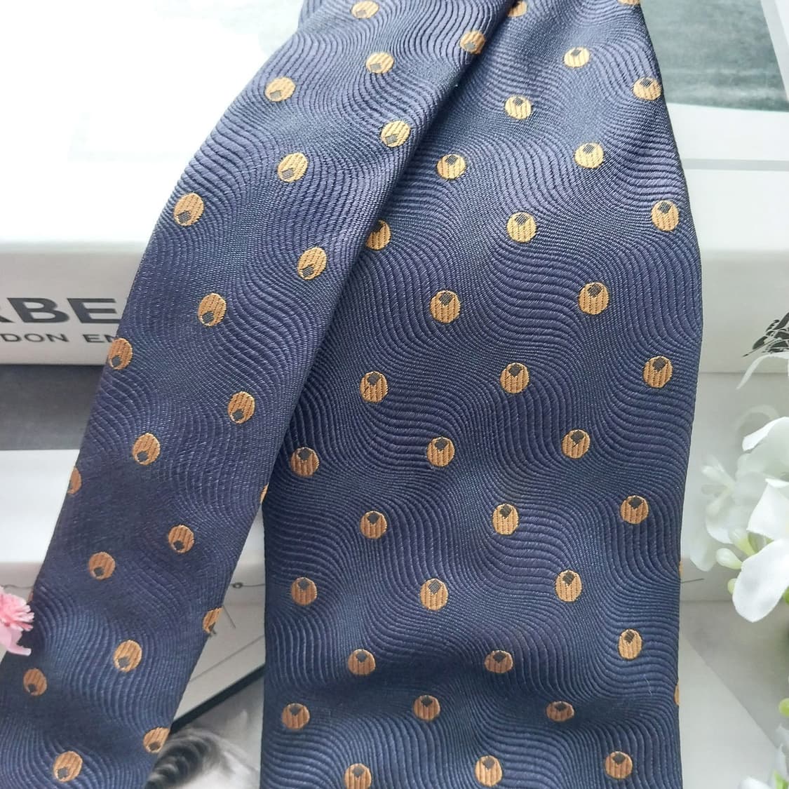 버버리 실크 도트&기마사 자카드 넥타이 9.5cm A+등급 K1531
 상품이미지3