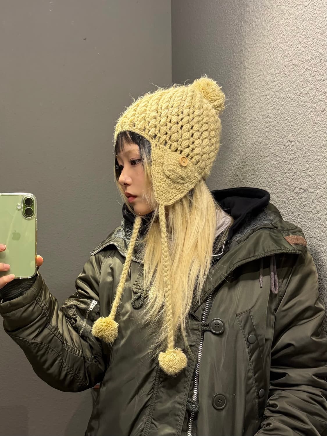 빈티지 단추 폼폼 이어플랩 상품이미지1