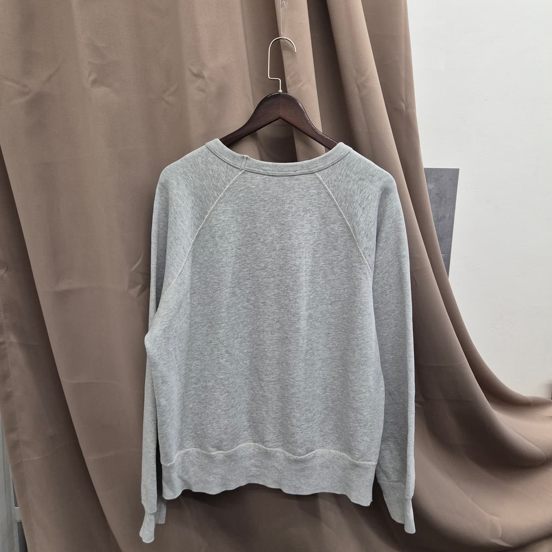 아크네 스튜디오 라운드 맨투맨 티 L 상품이미지3