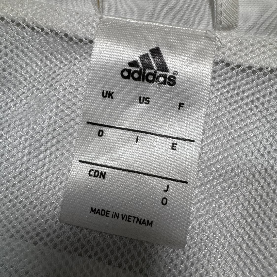 Name : 아디다스 레알마드리드 팀로고 화이트컬러 바람막이 :)  상품이미지3