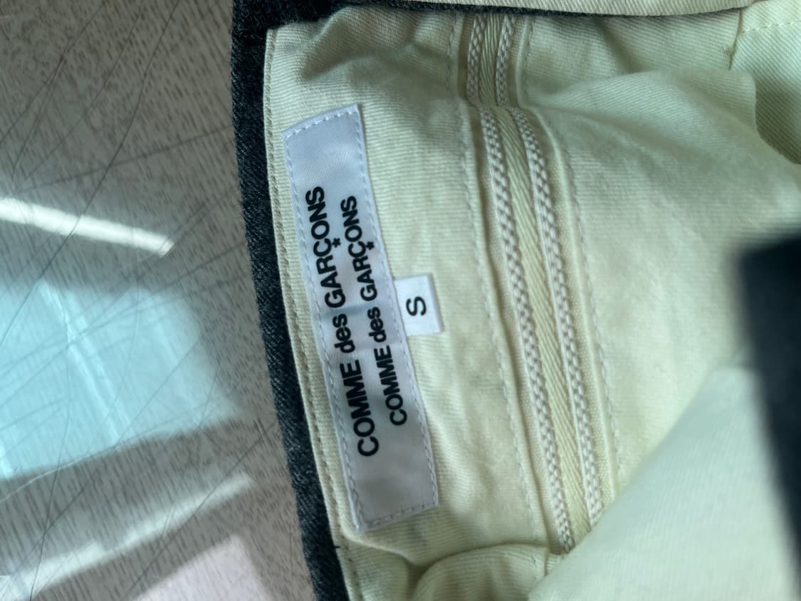 s 꼼데가르송 헴 포버튼 시그니처 팬츠 상품이미지9