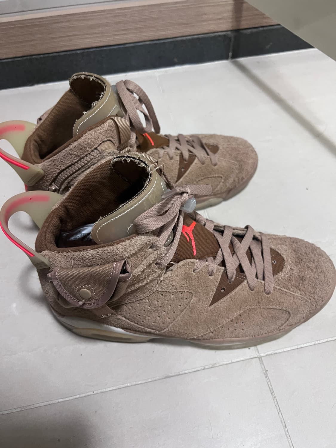 조던 6 트래비스 스캇 상품이미지1