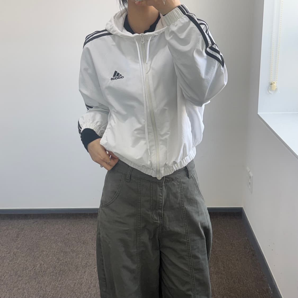 Adidas 아디다스 삼각로고 화이트 크롭 바람막이 상품이미지1