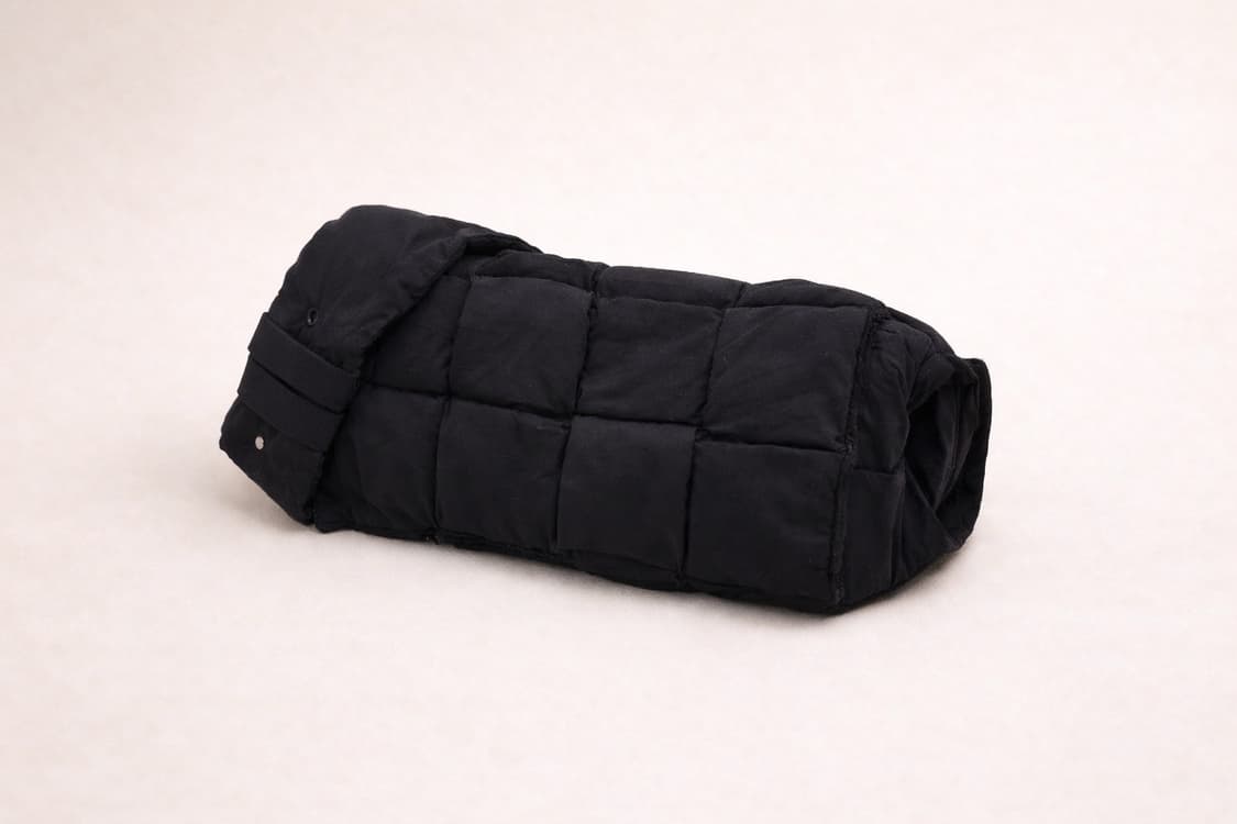 [S급] 보테가베네타 카세트 패디드 테크 나일론 블랙 판매합니다!!! 상품이미지2