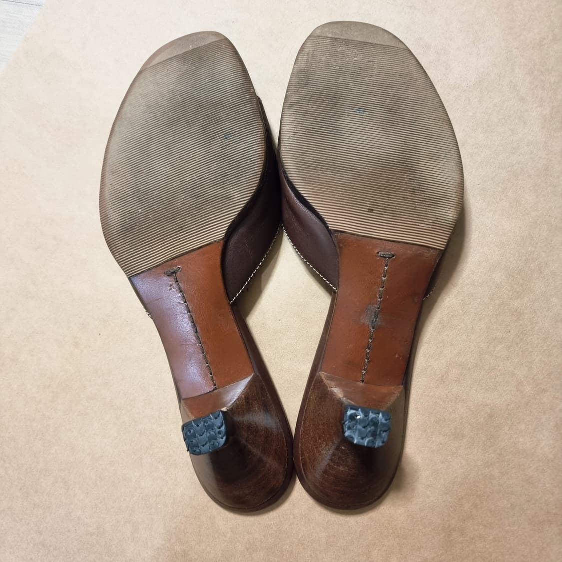 프라다 레더 뮬 샌들 오픈토힐 진브라운 구두 슈즈 (245mm) 상품이미지7