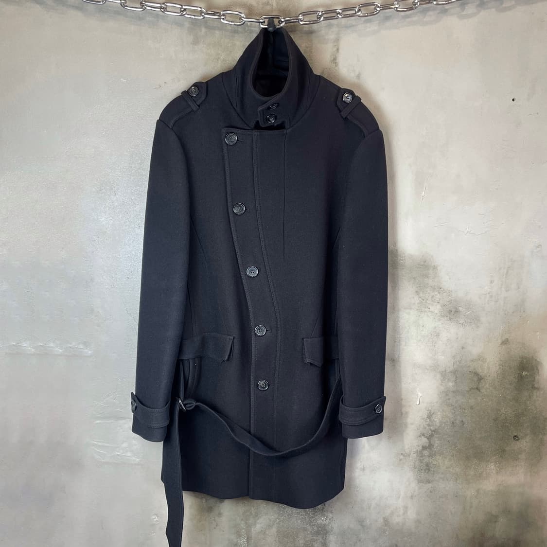 솔리드 옴므 커브드 코트 상품이미지1