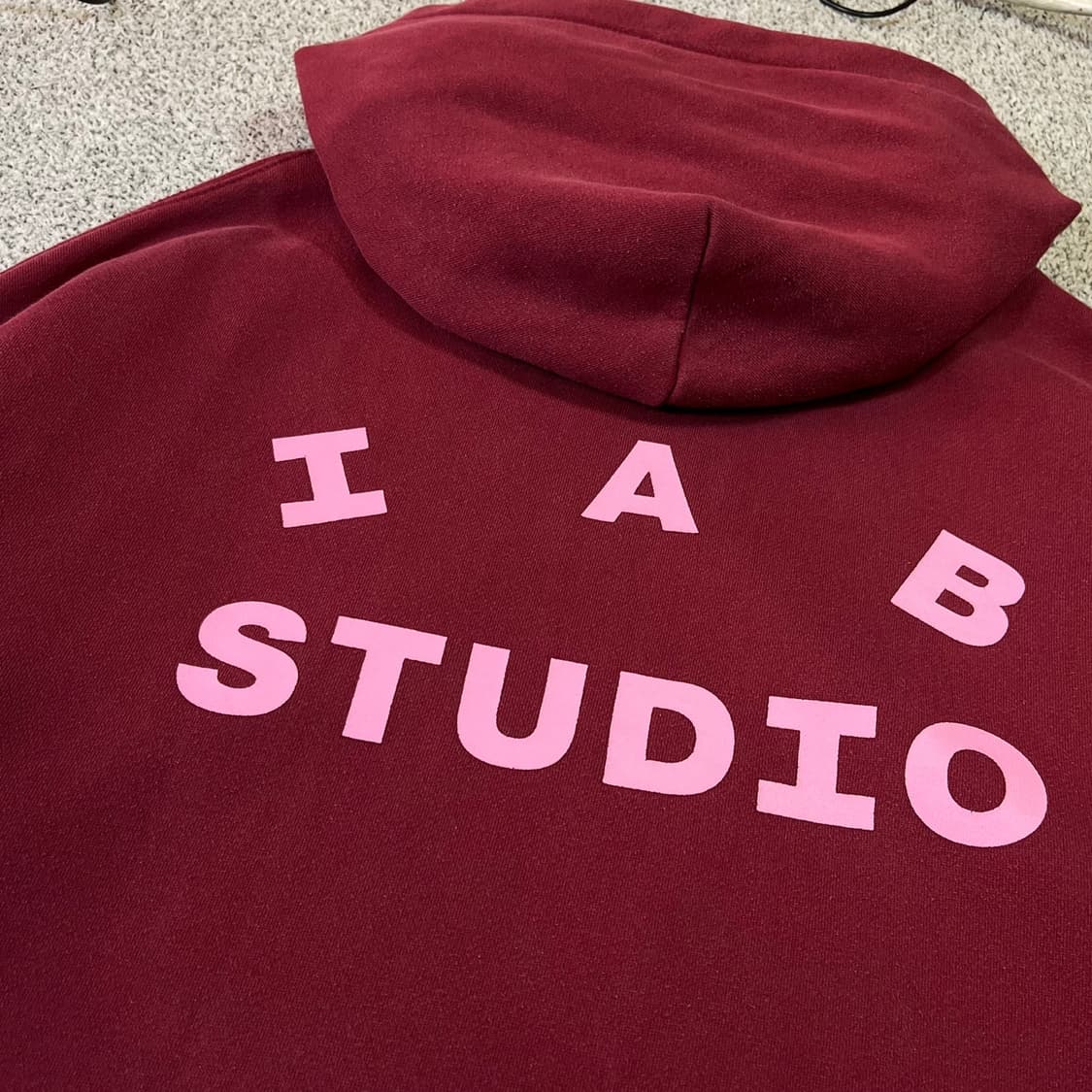 아이앱 스튜디오 빅로고 후드티 상품이미지3