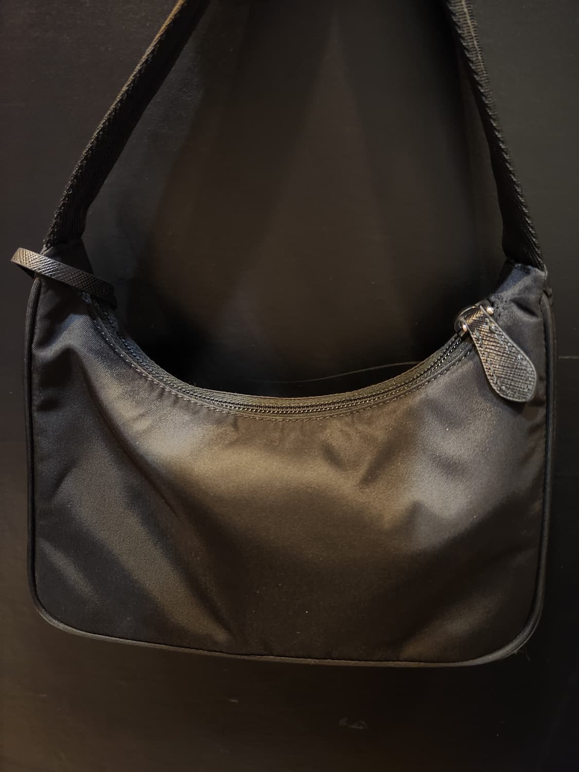 프라다 리에디션 2000 블랙 호보백 상품이미지2