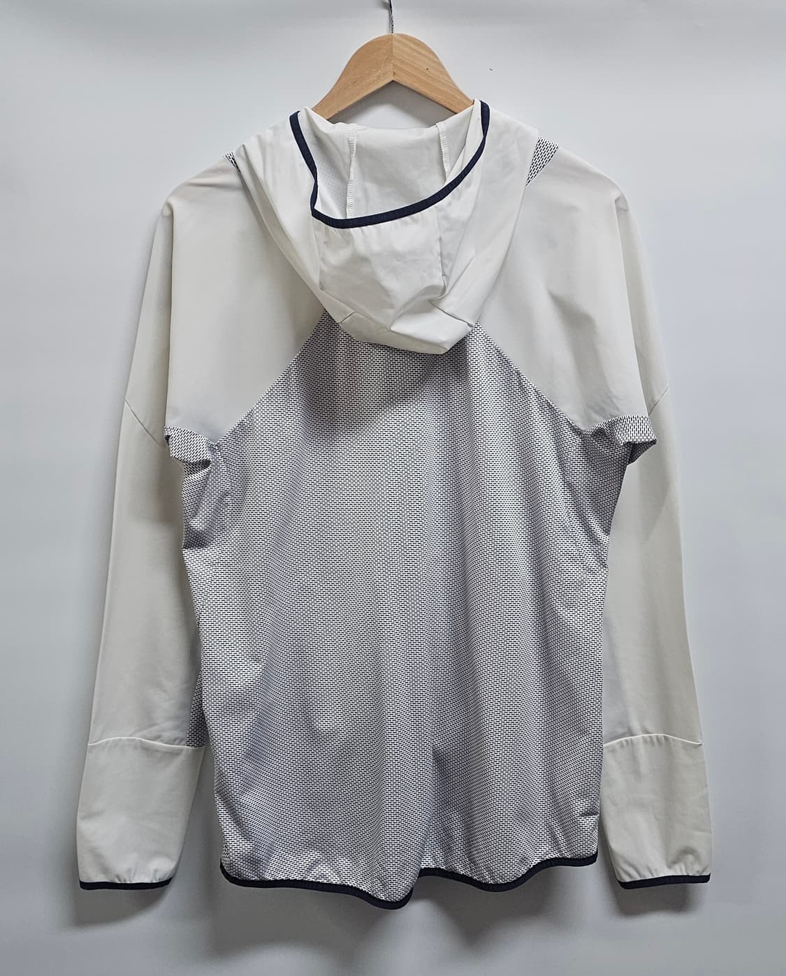 데상트 러닝 후드 바람막이 105 상품이미지2