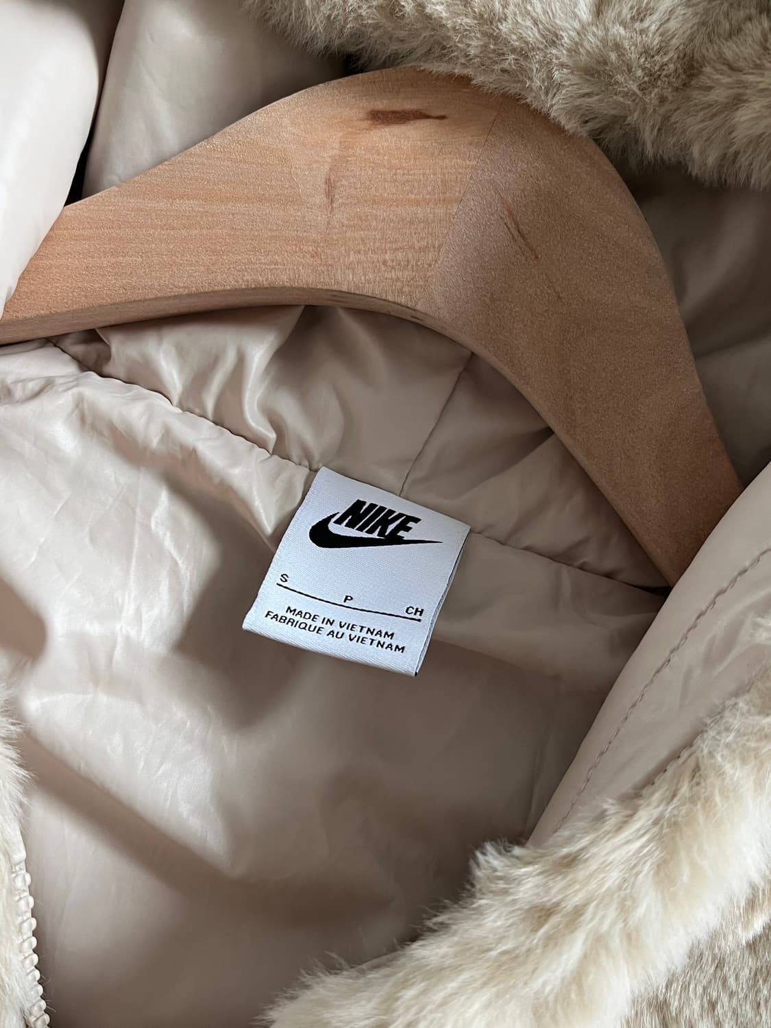 Nike 나이키 우먼 베이지 스우시 로고 퍼 후드자켓 상품이미지7