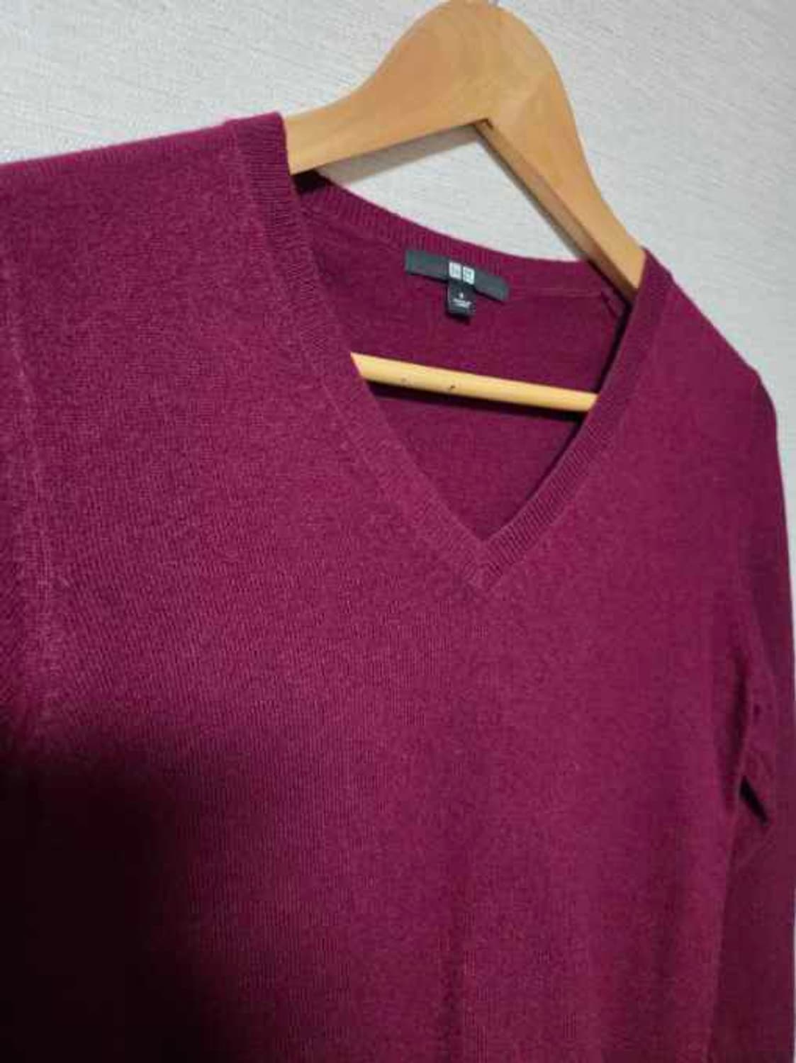 유니클로 캐시미어 버건디 브이넥 니트 상품이미지3