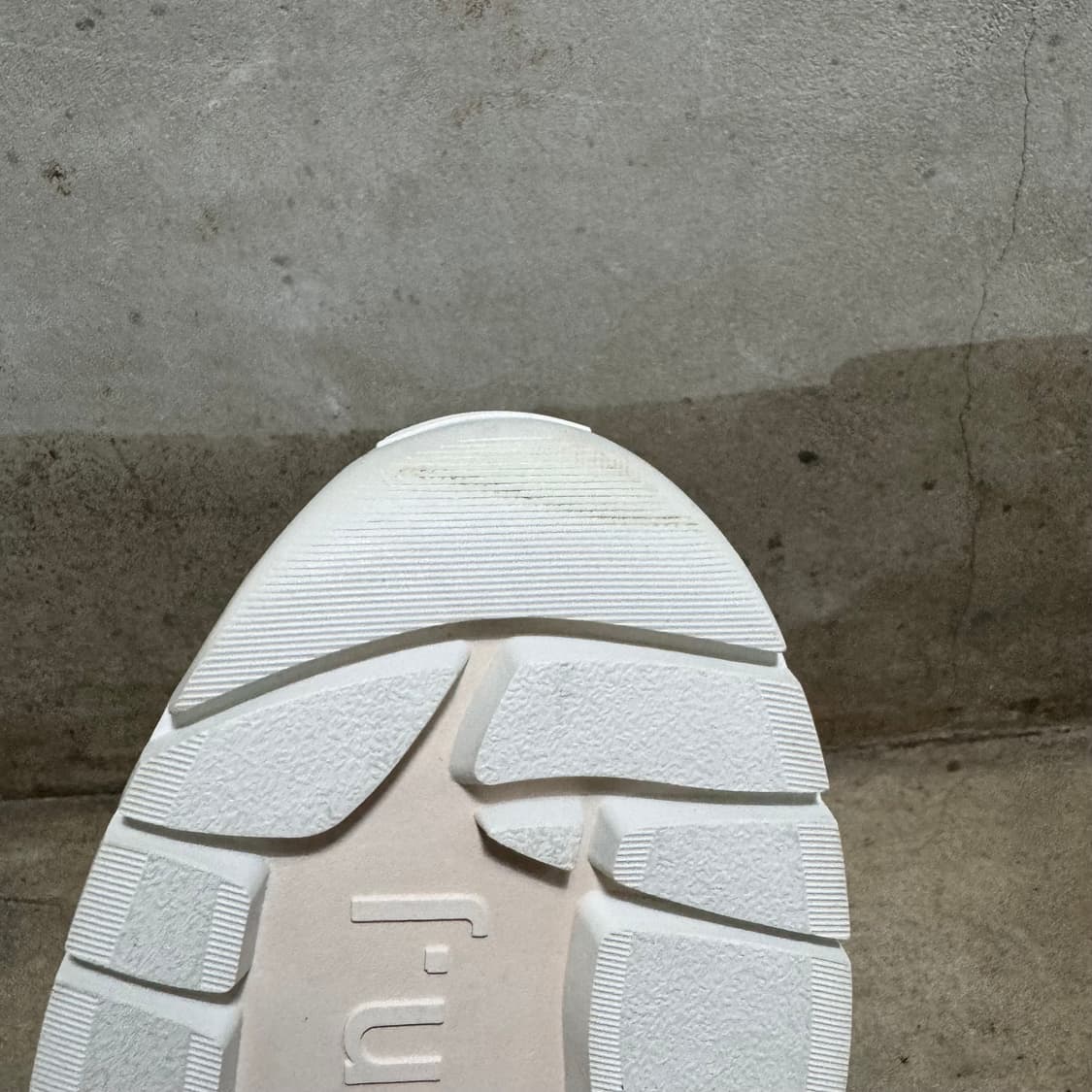 준지 19fw 청키 레더 스트랩 스니커즈 255 상품이미지10