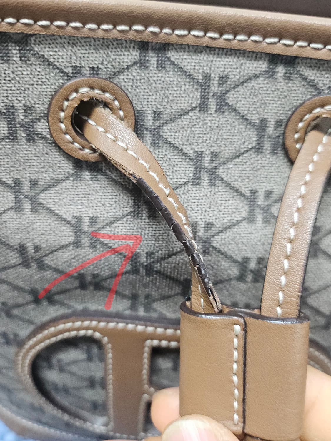 헤지스 헤리아토H 레더 패치 시그니처 패턴 버킷백21*23*13 상품이미지9