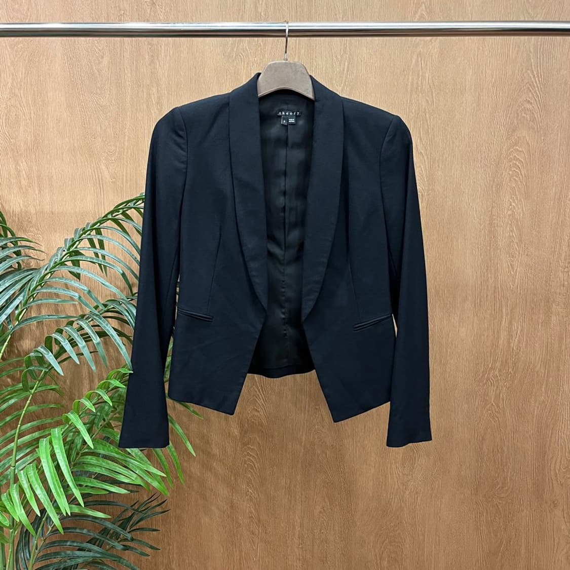 띠어리 숏 블레이저 자켓 프론트 오픈 입체 패턴 절개 포켓 디테일 블랙 상품이미지1