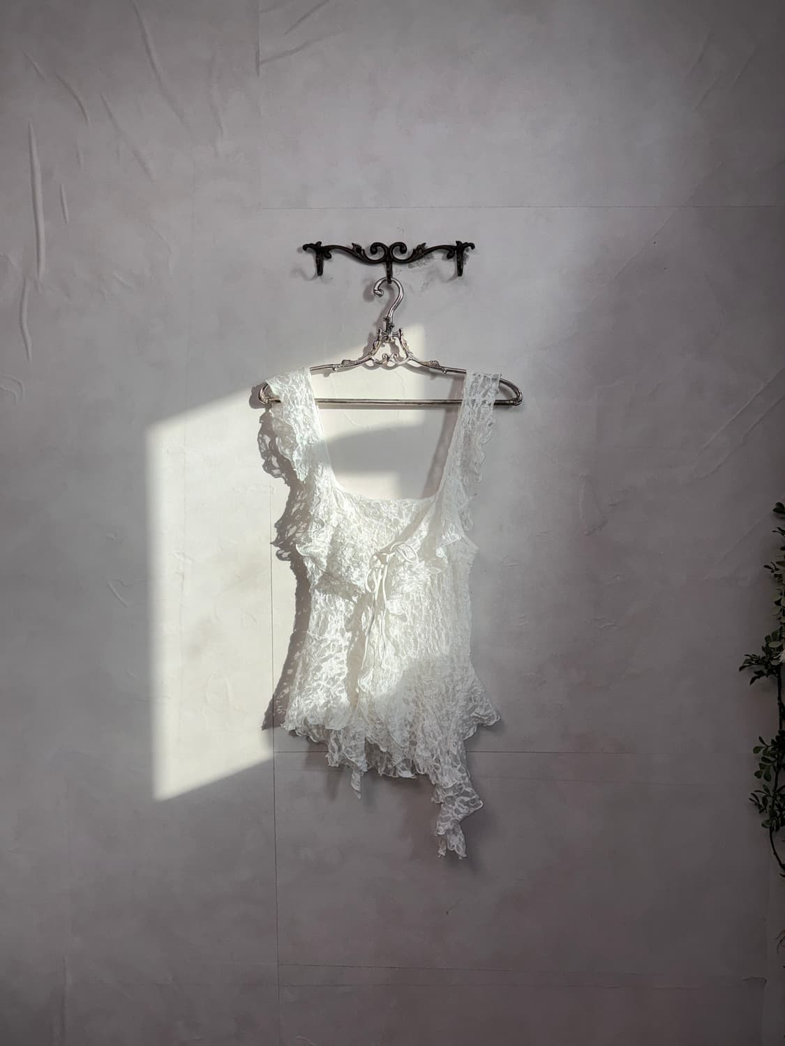 White floral lace unbalanced sleeveless  상품이미지1