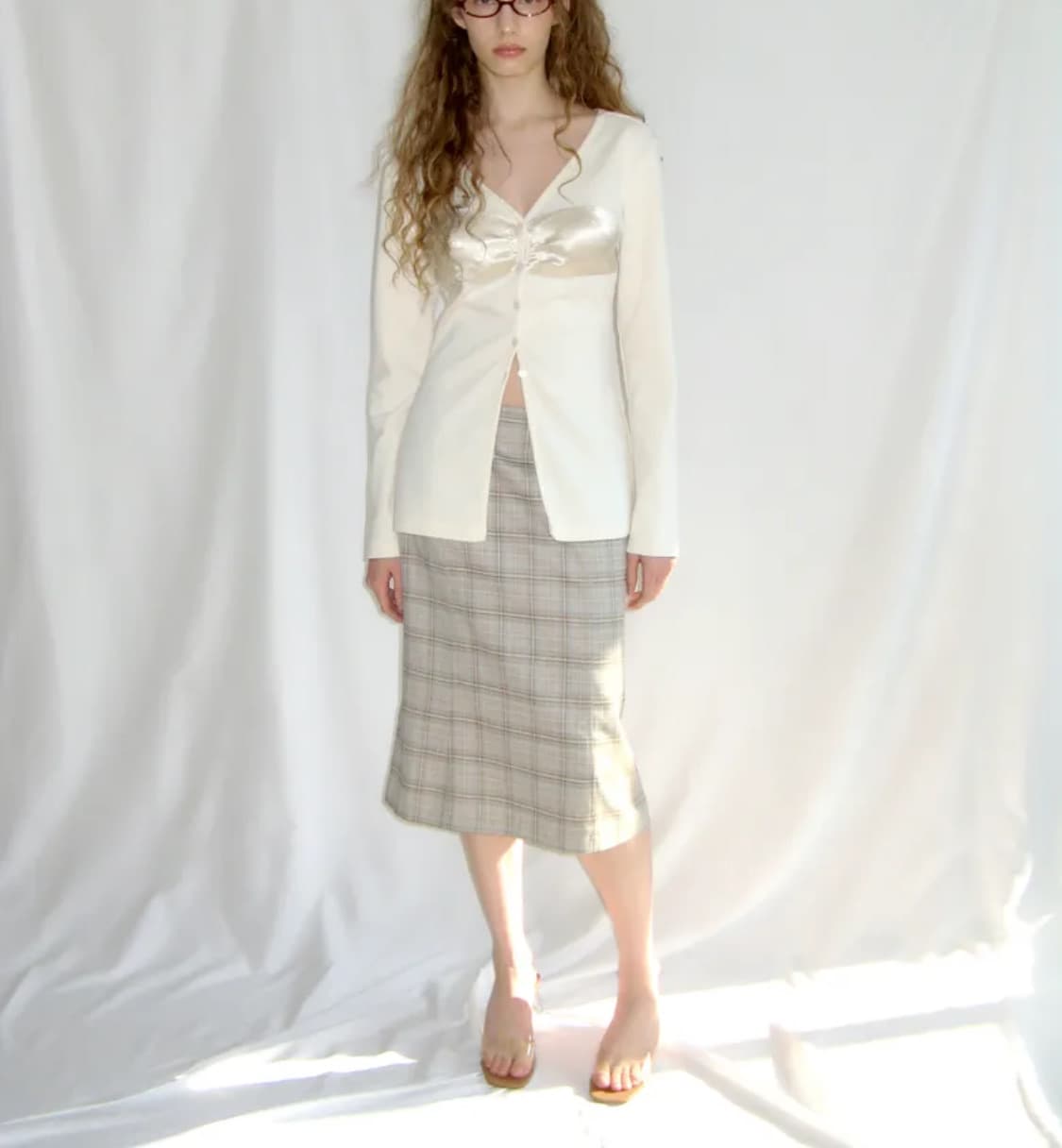 무배 썬번프로젝트 Satin Tuck Detail Cardigan 상품이미지2