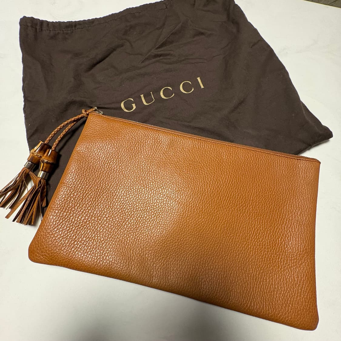 구찌 가죽 파우치 브라운 뱀부 태슬 상품이미지1