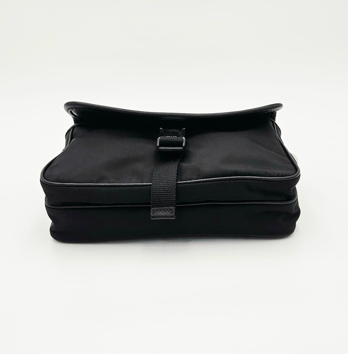 프라다 리나일론 멀티 포켓 크로스백 상품이미지9